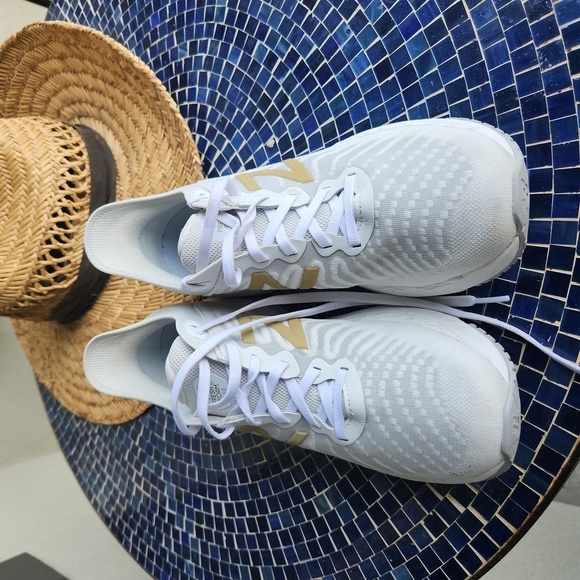 White new balance running sneakers - Picture 6 of 8